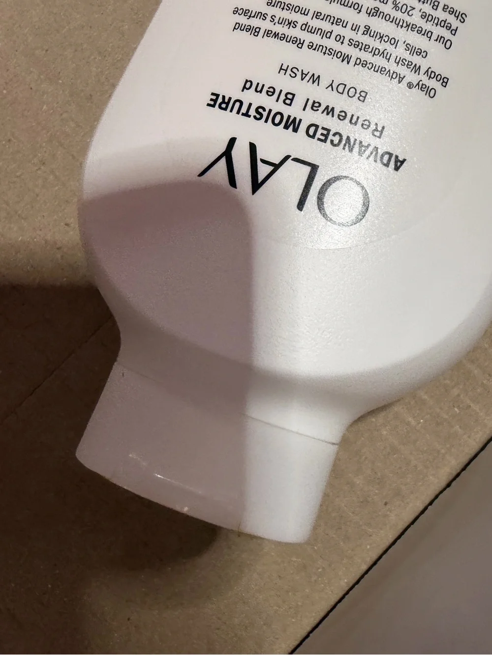 23.6 fl oz OLAY advanced Moisture renewal blend Body Wash with B3 Comp. New